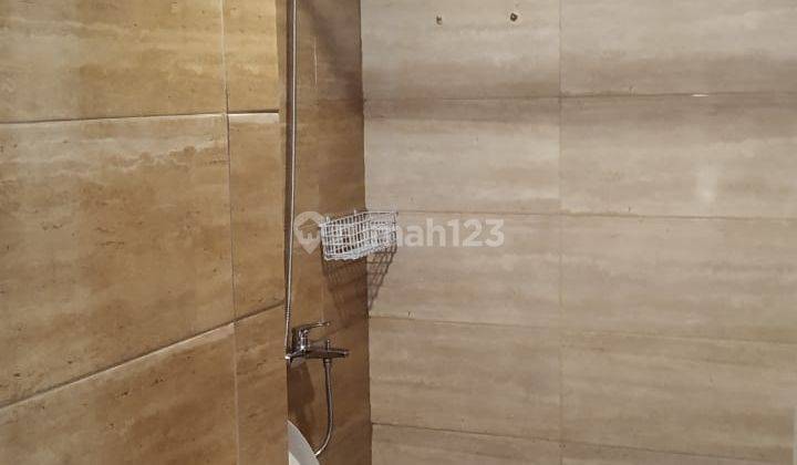 kamar mandi apartemen breeze tower bintaro jaya