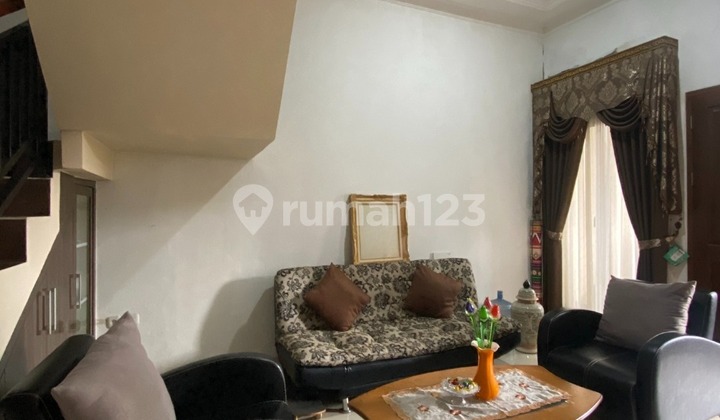 Rumah 2 Lantai Bagus Siap Huni di Graha Raya Bintaro 2