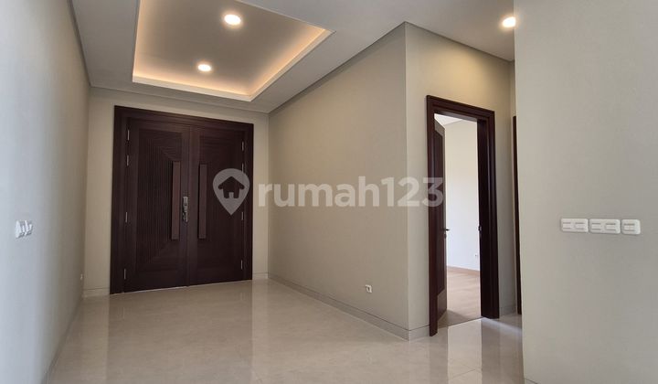 Rumah Hook Bangunan Mandiri Split Level di BSD Tangerang