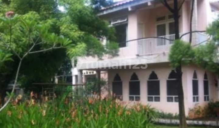 House with Super Strategic Location Wide Yard in West Cilandak South Jakarta