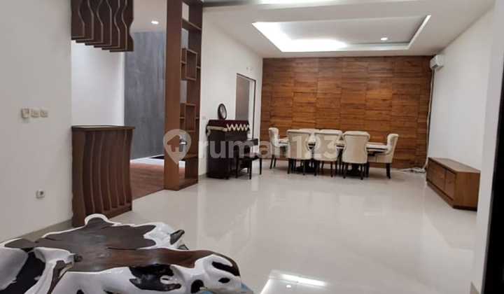 Rumah 3 Lantai Semi Furnished di Alam Sutera Tangsel