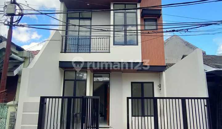Rumah Bagus 2 Lantai di Kencana Loka BSD Tangerang Selatan