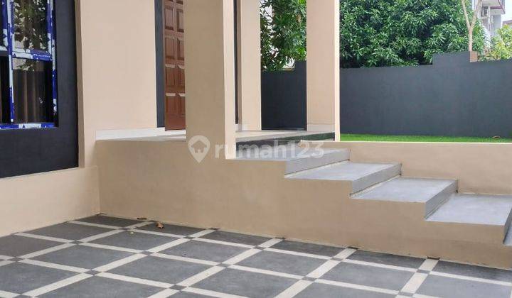 Rumah Bagus Full Furnished Ada Rooftop di Bsd Tangerang Selatan 2