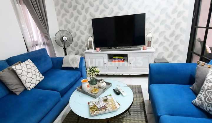 Quick Sale Beautiful Minimalist 3-Story House in Graha Raya Bintaro Quick Sale Beautiful Minimalist 3-Story House in Graha Raya Bintaro