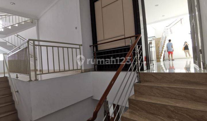 Dijual Rumah Bagus Ukuran 19x20 m2 di Kompleks THI, Jakarta Barat  2