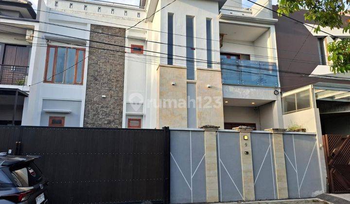 Rumah 2,5 Lantai Full Furnish Siap Huni Bagus Bersih Rapih, Tinggal Bawa Koper, Strategis Di Pusat Kota, Renon Bali 1