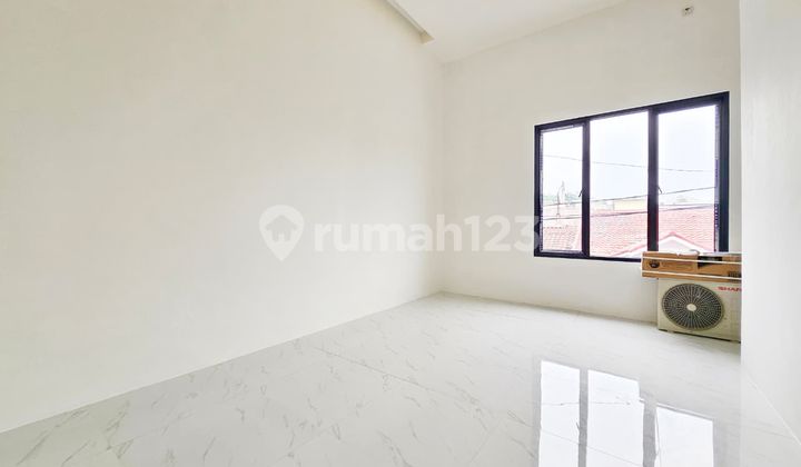 Di Jual Rumah Baru 2Lt di Harapan Indah Depan Kota Bekasi