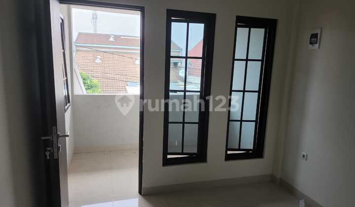 Dijual Rumah 2,5 Lantai di Taman Harapan Baru Bekasi 2