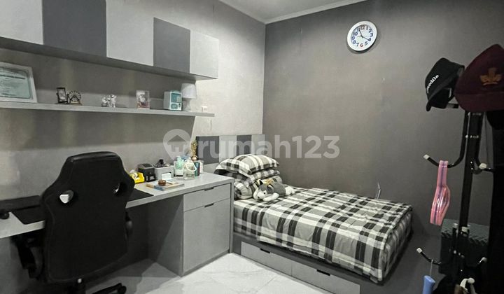 For Sale Hook Cluster Harmoni House in Harapan Indah, previously owned. 2