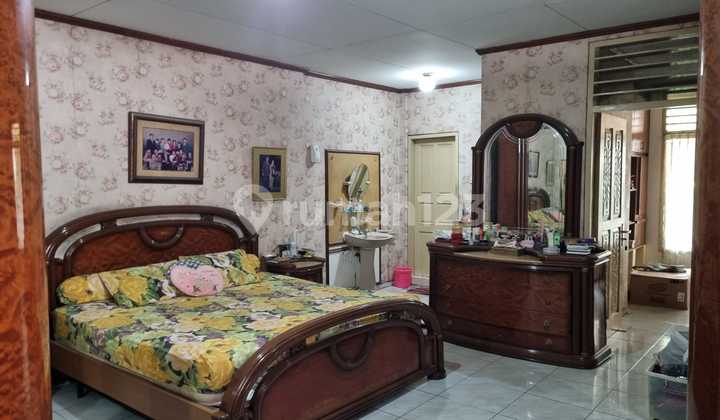 Serene House for Sale in Cempaka Putih, Central Jakarta 2