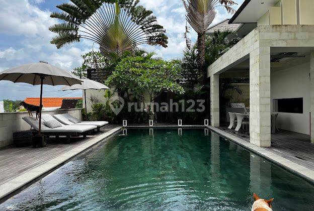 [g59] Dijual Villa Dengan Pemandangan Menakjubkan Menawarkan Kenyamanan Di Munggu 2