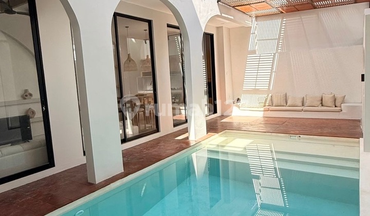 [el] Villa Mediterranean Baru Furnished Di Tumbak Bayuh Canggu