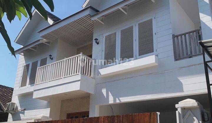 (K32) Modern House With 6 Bedrooms Wide Road Access In Jimbaran 2