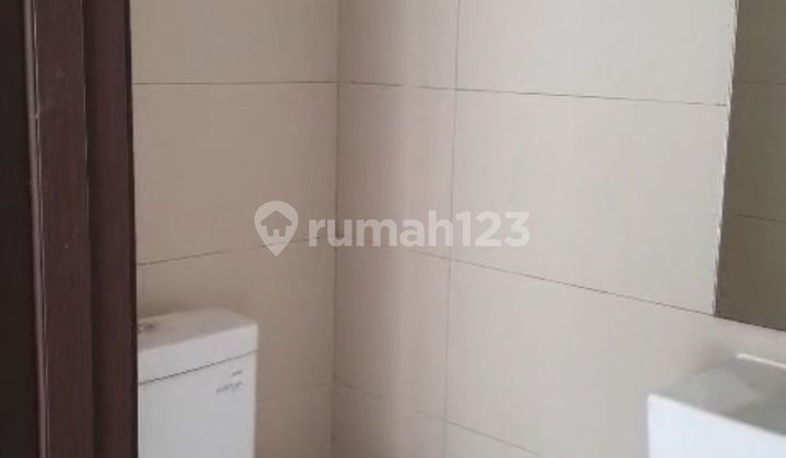 kamar mandi m2b. apartemen studio sentraland boulevard