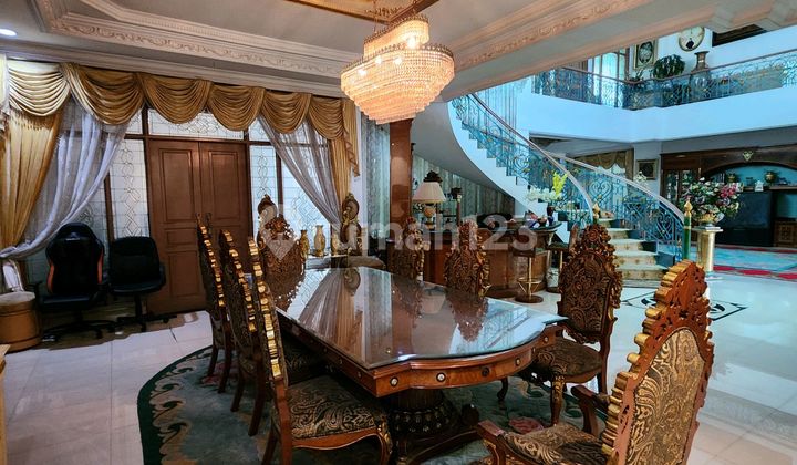 Quick Sale: Ready-to-Occupy House in Kelapa Gading Quick Sale: Ready-to-Occupy House in Kelapa Gading