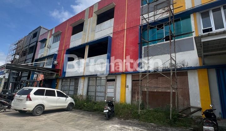 Shop house in a WAREHOUSE COMPLEX 2