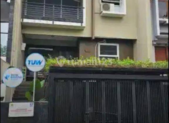 Rumah Siap Huni Dalam Perumahan Elit Setra Duta - Semi Furnished Shm Jual Cepat 1