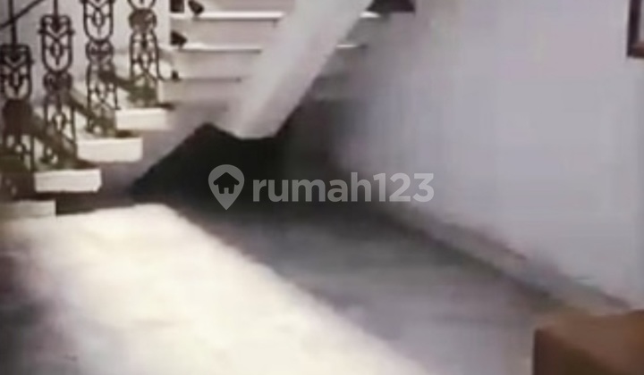 Dijual Rumah Tua Hitung Tanah 2