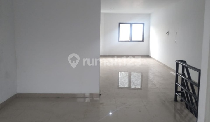 For Sale, Neat and Ready-to-Use Shop House in BSD Sector For Sale, Neat and Ready-to-Use Shop House in BSD Sector