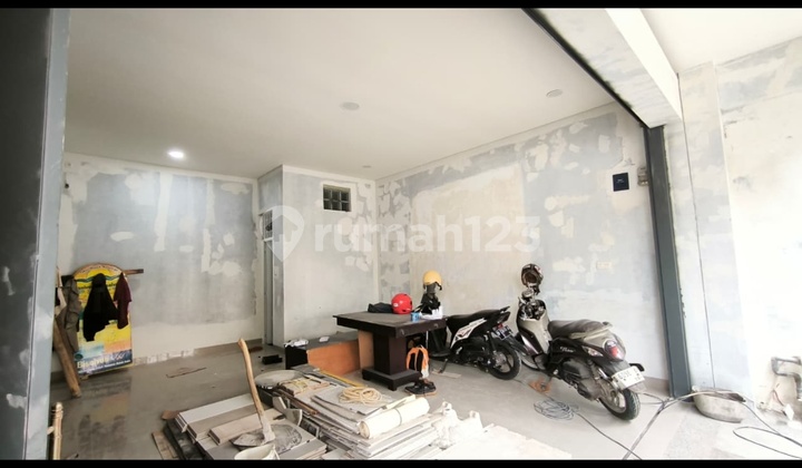 Ruang Usaha Sewa Sayap Ramdan.jalan Besar Dekat Alun Alun.startegis.ada Area Parkir Jg