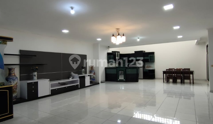 Rumah Dijual 2 Lantai Di Taman Sakura Indah Strategis.full Furnish