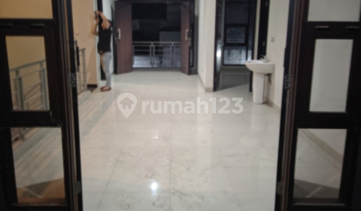 Rumah Dijual 2 Lantai Sayap Cikawao Karapitan Lengkong.dekat Pusat Kota Dan Stasiun Bandung.strategis Dekat Kemana Mana