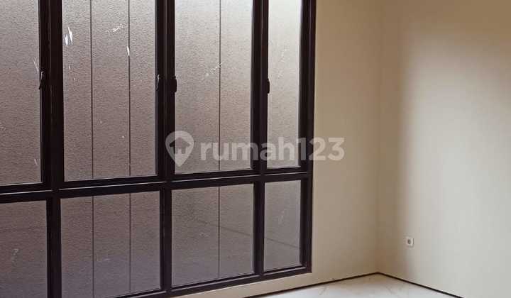 Dijual Rumah Modern Minimalis di Citraland kondisi Bagus Terawat Harga Murah! 2
