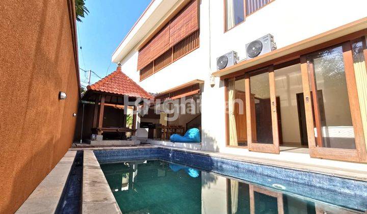 VILLA 2 LANTAI TENANG DENGAN KOLAM RENANG BESAR DI SANUR