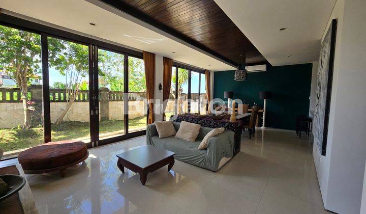 VILLA 2 LANTAI DENGAN 1 ROOFTOP LUAS VIEW GUNUNG DI UNGASAN 1