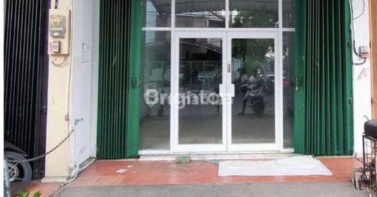 CLEAN 3-STOREY SHOPHOUSE, NO RENOVATION NEEDED IN TUKAD BARITO AREA 1