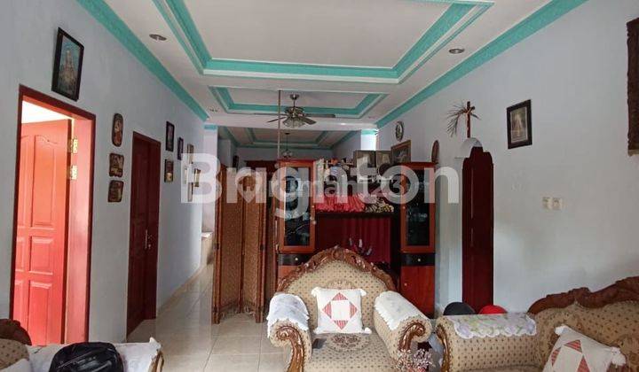 STRATEGIC HOUSE CLOSE TO JUNIOR HIGH SCHOOL AND TRADITIONAL MARKET IN IMAM BONJOL AREA 1