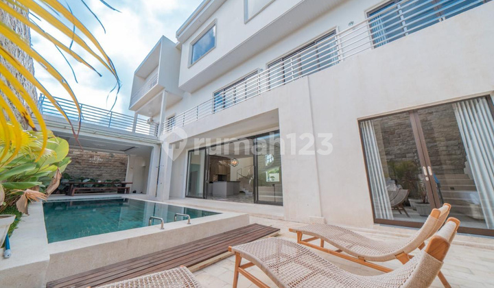 Bebas Banjir Villa 2 Lantai SHM Kuta Utara