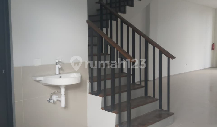 Flood-free, Shop House, 3 Floors, Freehold, Ready to Occupy. Flood-free, Shop House, 3 Floors, Freehold, Ready to Occupy.