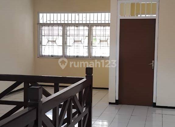 Dijual Atau Disewakan Rumah 2 Lantai Lokasi Di Tenggilis Sp 2