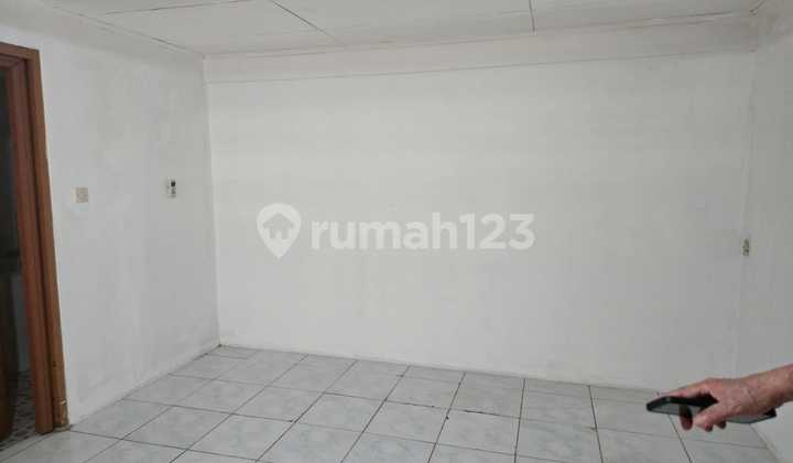 Rumah Di Jual Taman Ratu Lt 188 M2 Lb 360 M2 Kondisi Terawat Jalan Depan Rumah 8 Meter 2