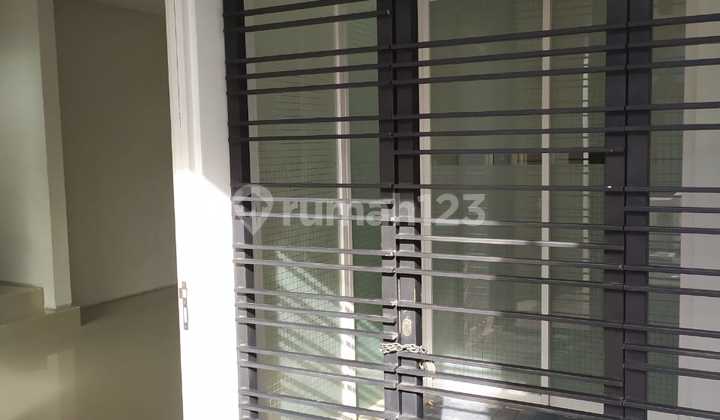 Disewakan Rumah Royal Residence Cluster Greenwich Wiyung Surabaya Barat 2