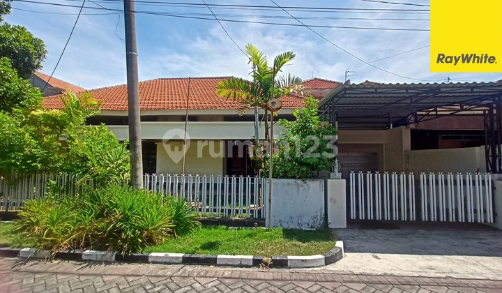 Two-story house for rent in Ketintang Wiyata, Surabaya. 1