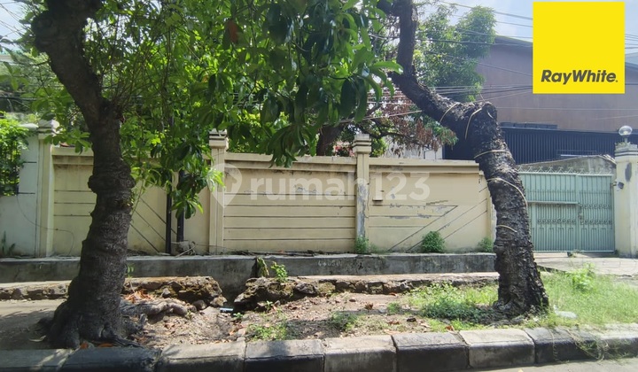 For Sale Strategic House on Kenjeran Main Road, Surabaya 1