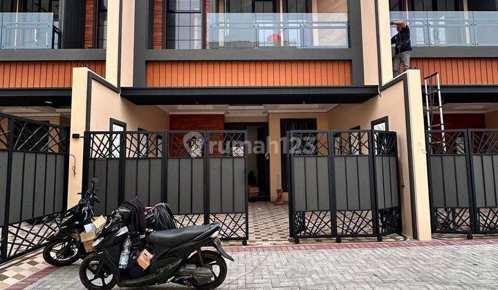 Rumah Modern Dekat Toll Di Kota Depok 2 Lantai 1