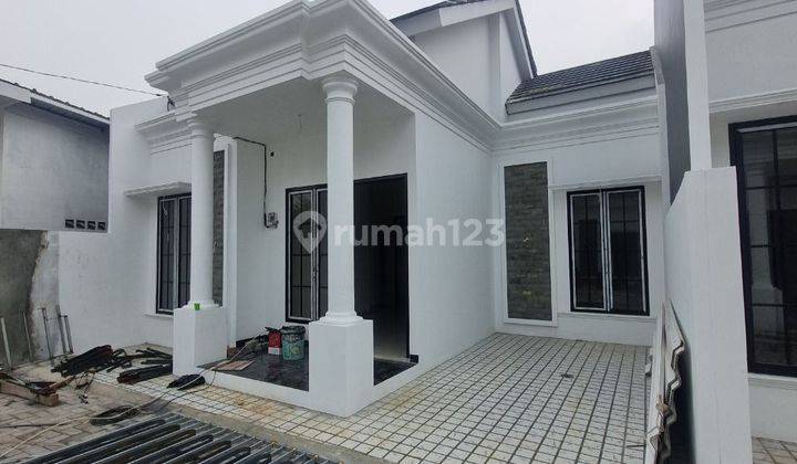 Rumah Cantik Bikin Keluarga Bahagia Lokasi Startegis  1