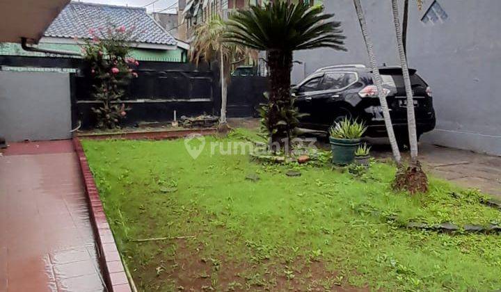 Rumah Dengan Taman Yang Luas Utan Kayu Jakarta Timur  1