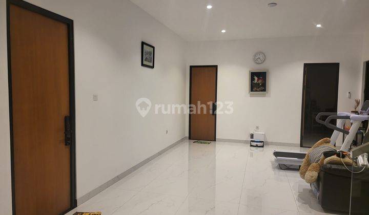 Dijual Rumah Mewah Jakarta Pusat Pinggir Jalan 2 Lantai 2