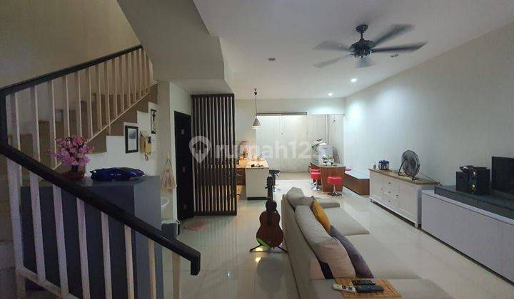 Dijual Rumah Siap Pakai 2 Lt Fasilitas Kolam Renang Banting Harga 2