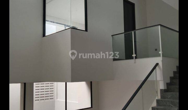 Rumah Modern di Cluster metland puri 2 Lantai SHM Bagus Siap Huni 1