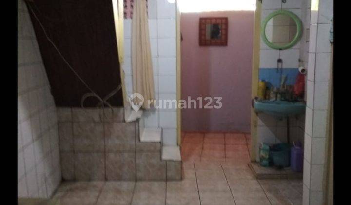 Rumah di Jl.Petojo 2 Lantai SHM Butuh Renovasi 2