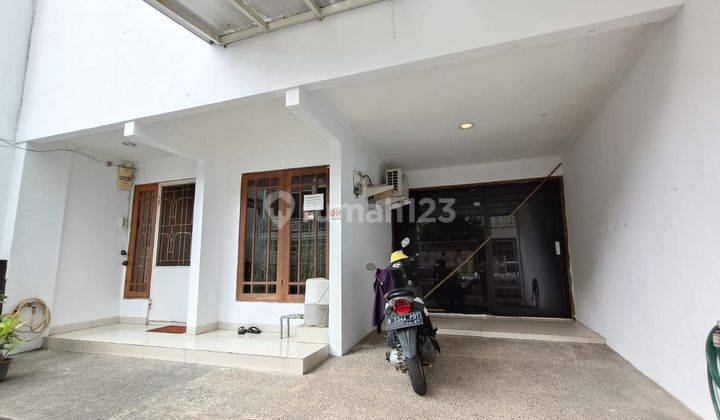 Rumah Bagus Full Furnish Tiga Lantai Hadap Barat 1