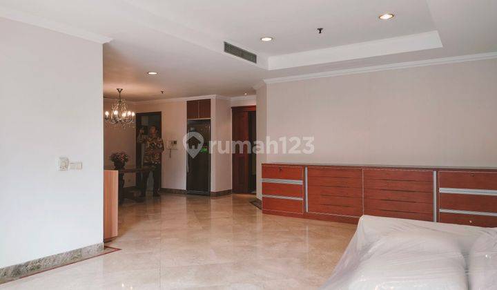 ruang tamu apartment kusuma chandra dekat pacific
