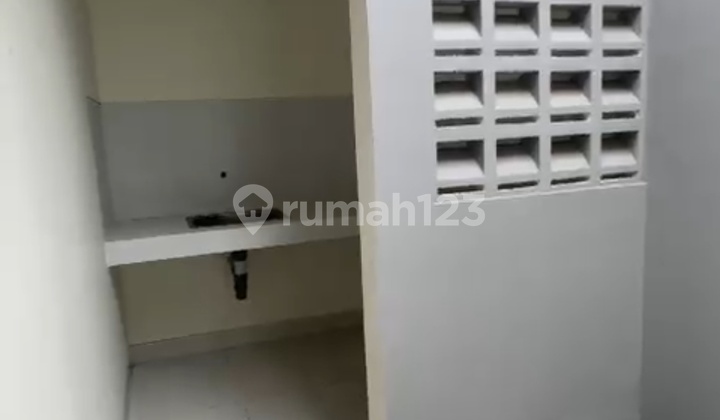 Disewakan Rumah Sudah Tutup Belakang Di Paramount Petals 2