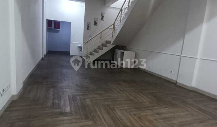 For Sale/For Rent 3-Storey Shop Ready to Occupy