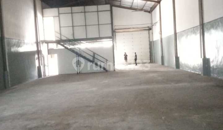 Warehouse for Rent in Penggilingan, East Jakarta Warehouse for Rent in Penggilingan, East Jakarta